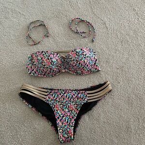 Victoria’s Secret bikini